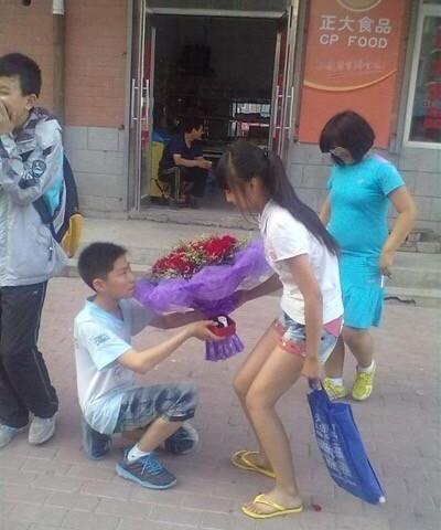 郑州街头那些上门按摩广告，终于被拆了