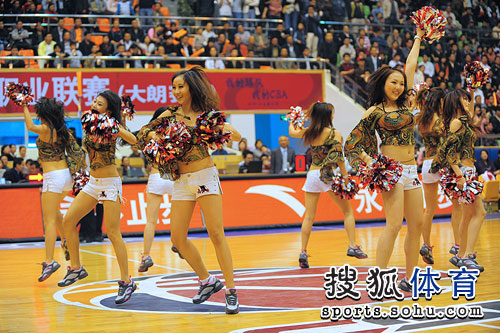 广东东莞 vs 八一,一场篮球记忆里的南北对话 广东东莞 vs 八一,一场篮球记忆里的南北对话